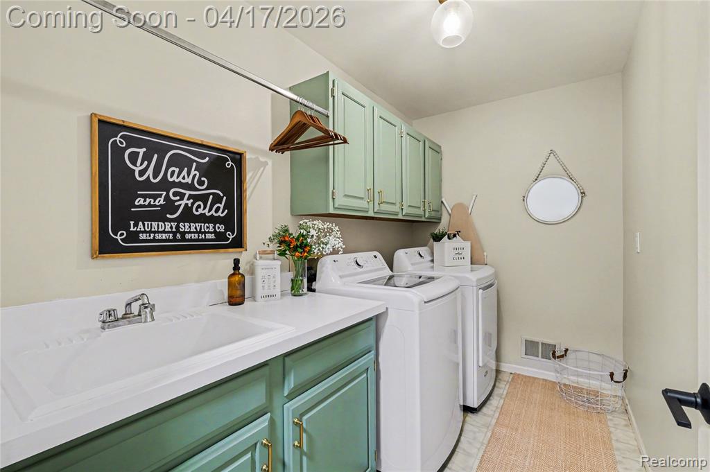 2228 Lost Creek Drive, Flushing, MI 48433 — Photo 19