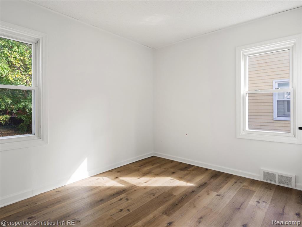 8770 Leroy Street, Oak Park, MI 48237 — Photo 16