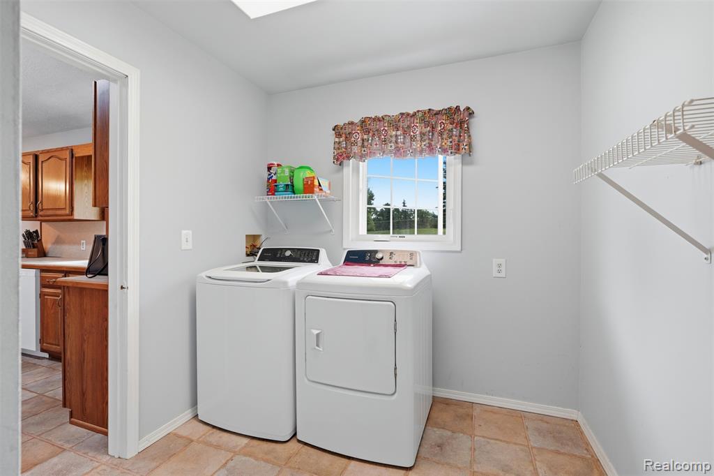 2482 Valley Lane Drive, Grand Blanc, MI 48439 — Photo 30