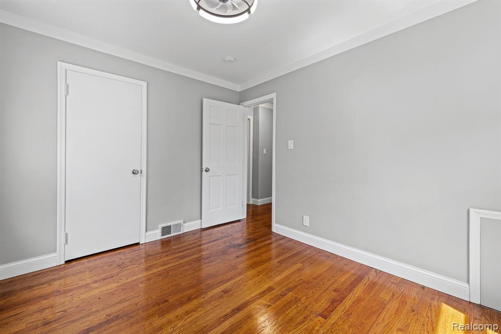 20700 Damman Street, Harper Woods, MI 48225 — Photo 11