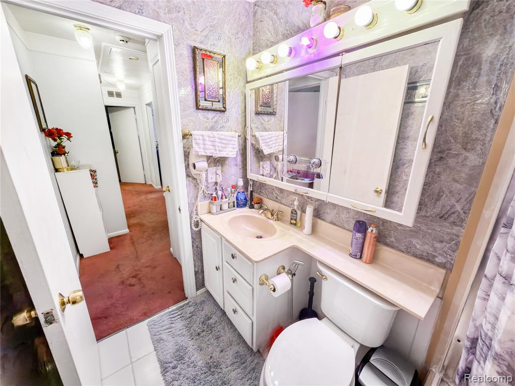 4710 Edgewood Street, Dearborn Heights, MI 48125 — Photo 17