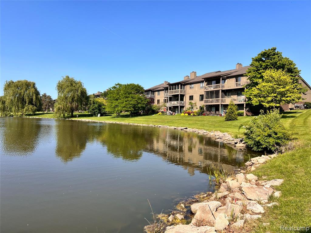 9836 Hawthorne Glen Drive, Grosse Ile, MI 48138 — Photo 2