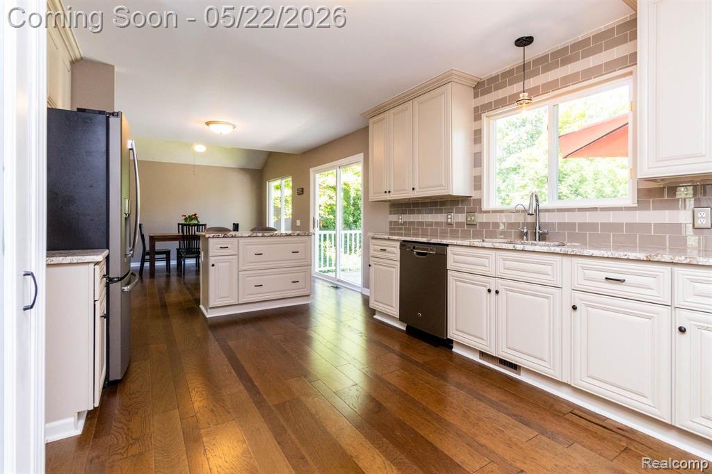 1398 BEAVERBROOK Drive, Holly, MI 48442 — Photo 25
