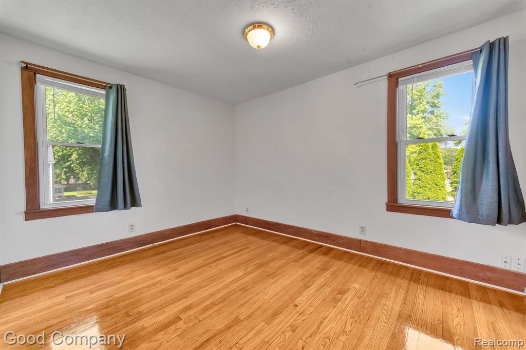 21516 Oxford Avenue, Farmington, MI 48336 — Photo 19