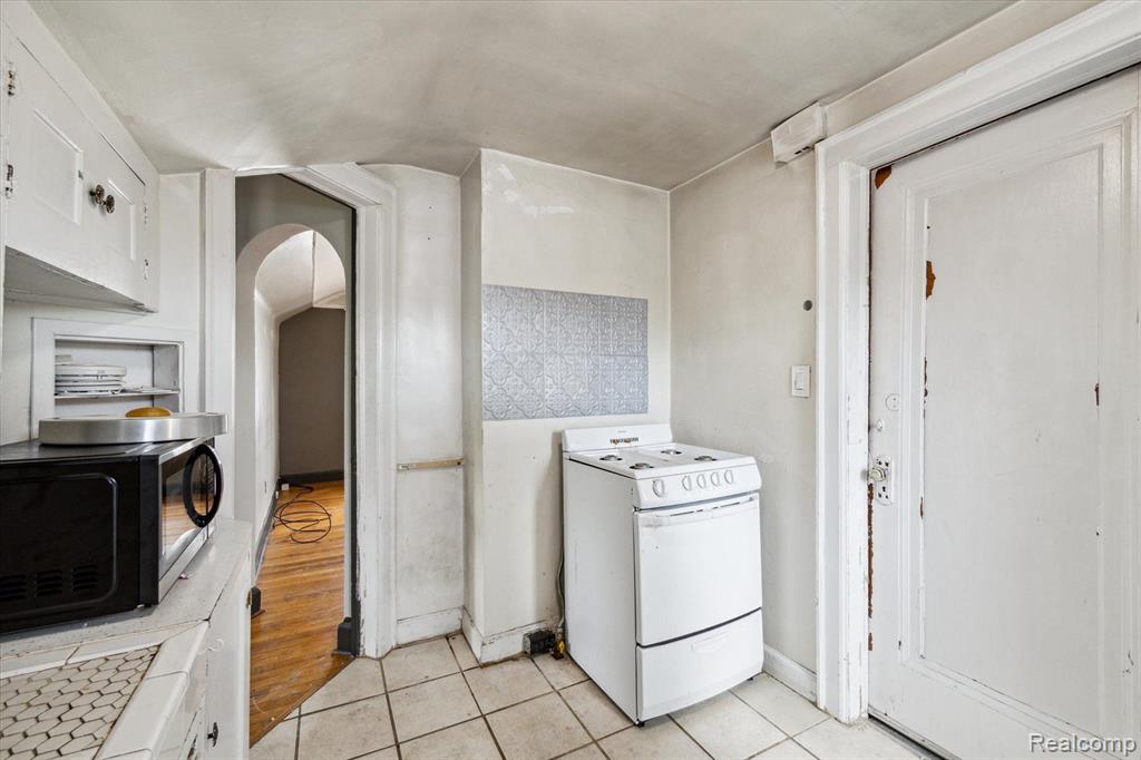 805 E GEORGE Avenue, Hazel Park, MI 48030 — Photo 39