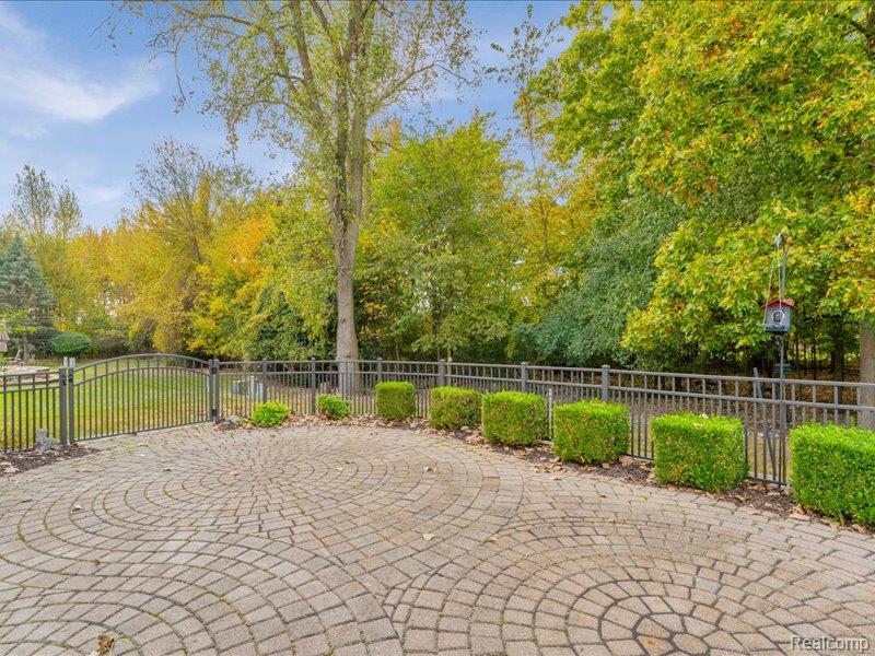 43855 Pinot Noir Drive, Sterling Heights, MI 48314 — Photo 34