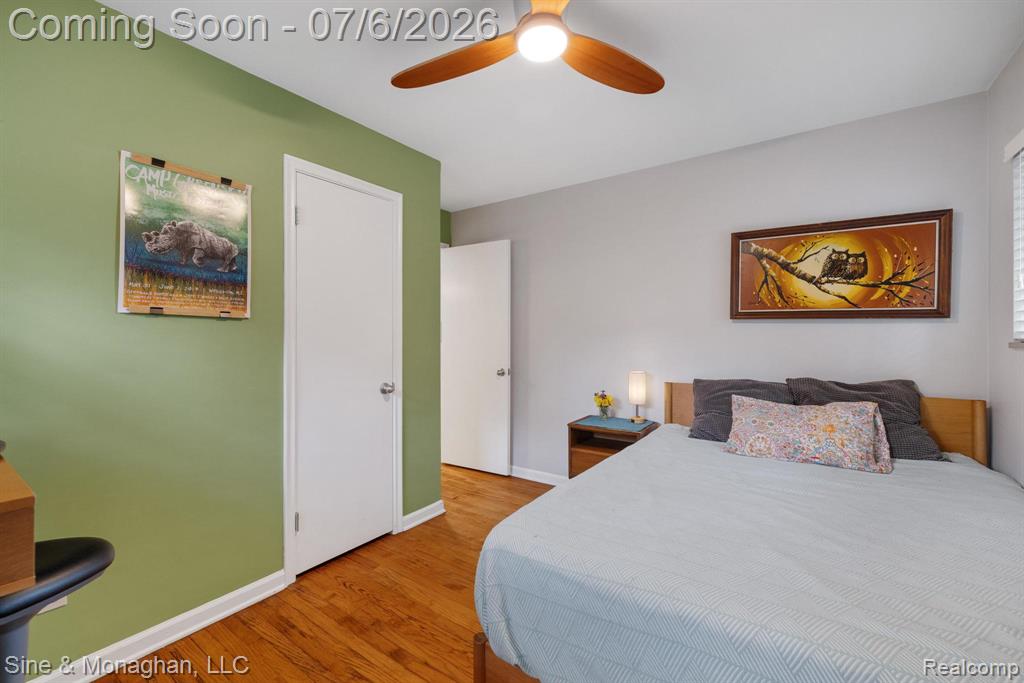 977 ROSLYN Road, Grosse Pointe Woods, MI 48236 — Photo 20