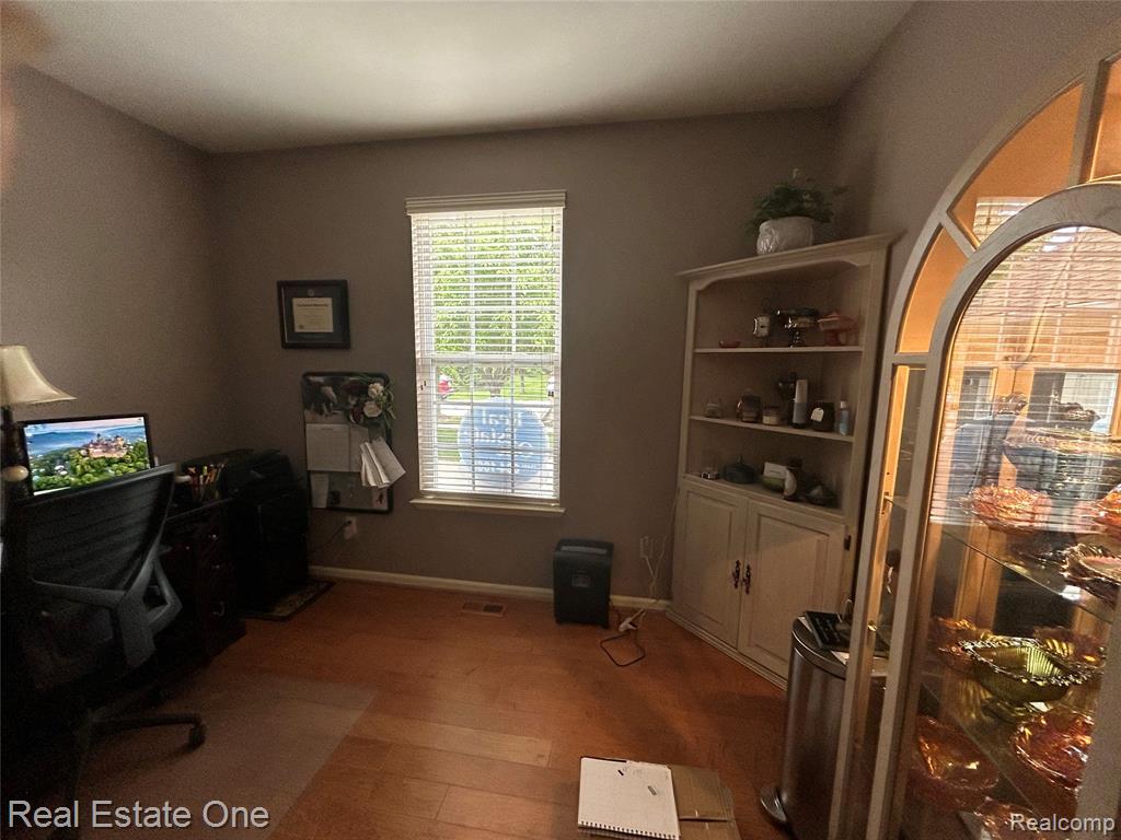 748 KNOLLS LANDING Drive, Milford, MI 48381 — Photo 34