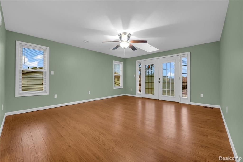 18676 Country Club Circle, Riverview, MI 48193 — Photo 20