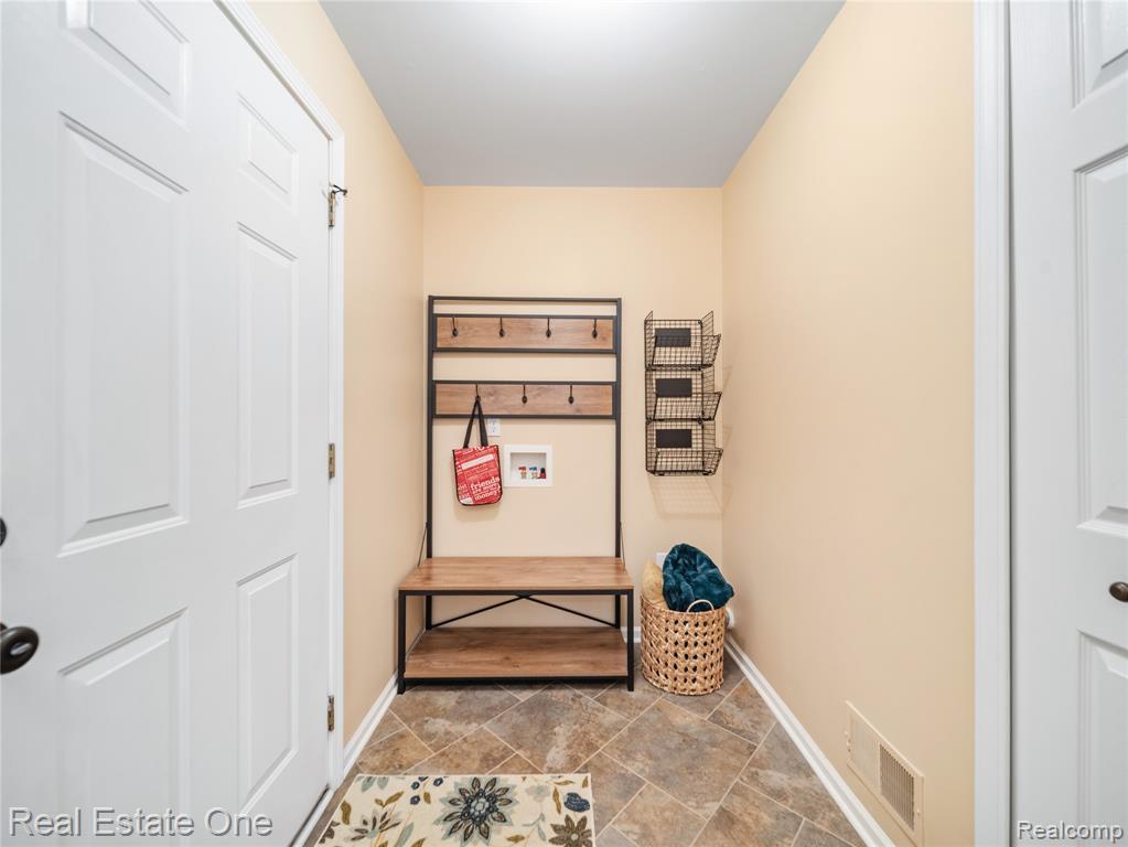 122 Pondview Court, Brighton, MI 48116 — Photo 17