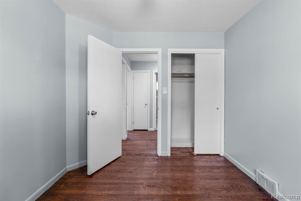 8631 WHITEFIELD Street, Dearborn Heights, MI 48127 — Photo 11
