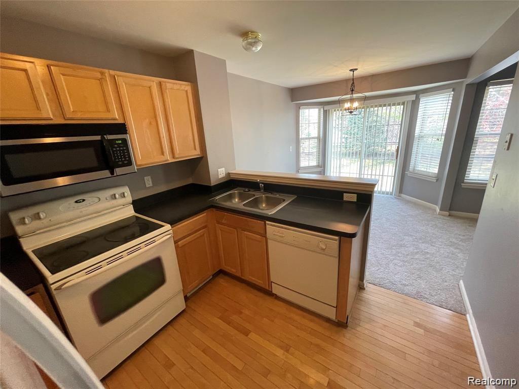 8767 HARDWOOD Drive, Van Buren, MI 48111 — Photo 7