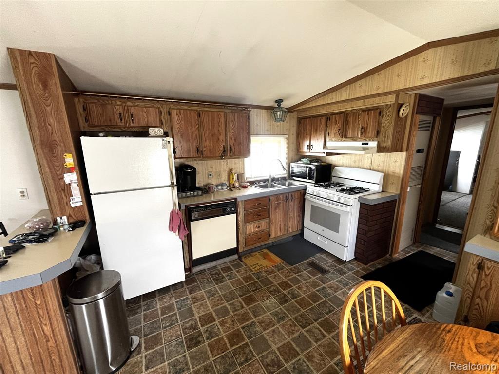 48582 Lakeview Circle, Shelby Twp, MI 48317 — Photo 6