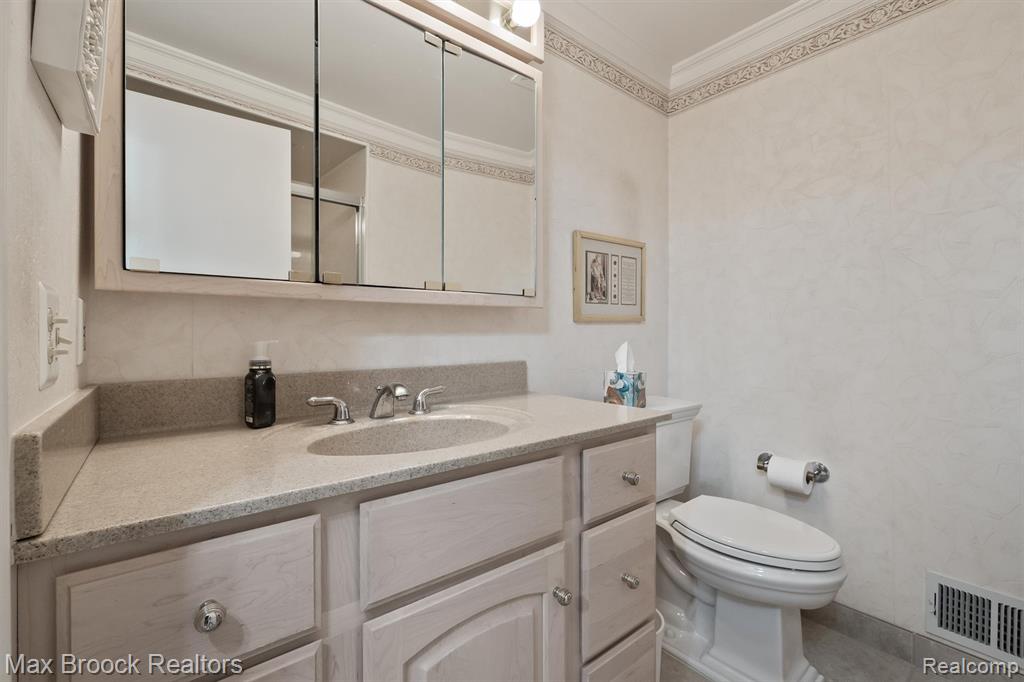 1276 Greenglen Court, Bloomfield Hills, MI 48304 — Photo 36