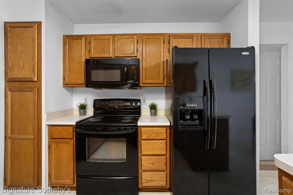 9410 Westwind Drive, Livonia, MI 48150 — Photo 21