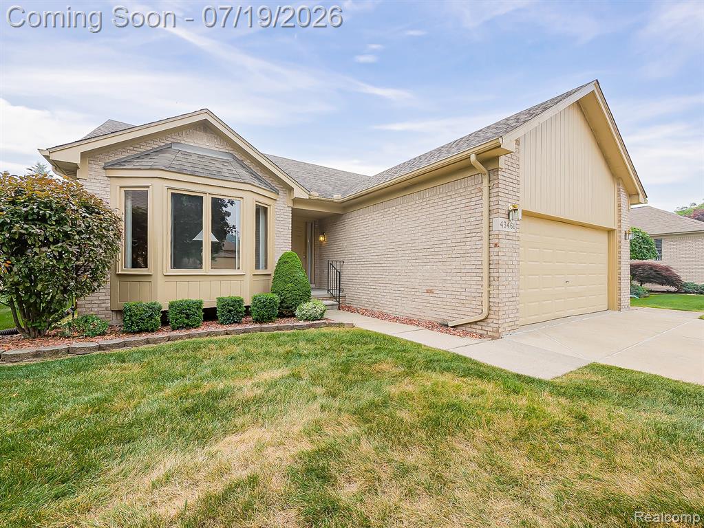 43461 Pointe Drive, Clinton Twp, MI 48038 — Photo 4