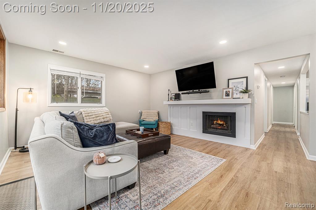 102 Pinewood Circle, Plymouth, MI 48170 — Photo 4