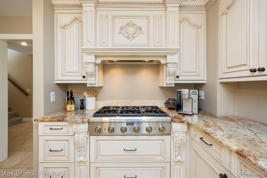 4619 MAURA Lane, West Bloomfield, MI 48323 — Photo 9