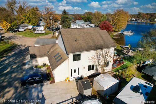 8819 LAGOON Drive, Brighton, MI 48116 — Photo 32