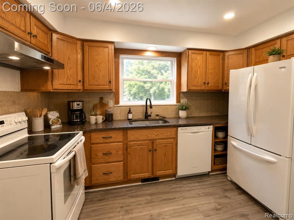 6382 Houghten Drive, Troy, MI 48098 — Photo 13