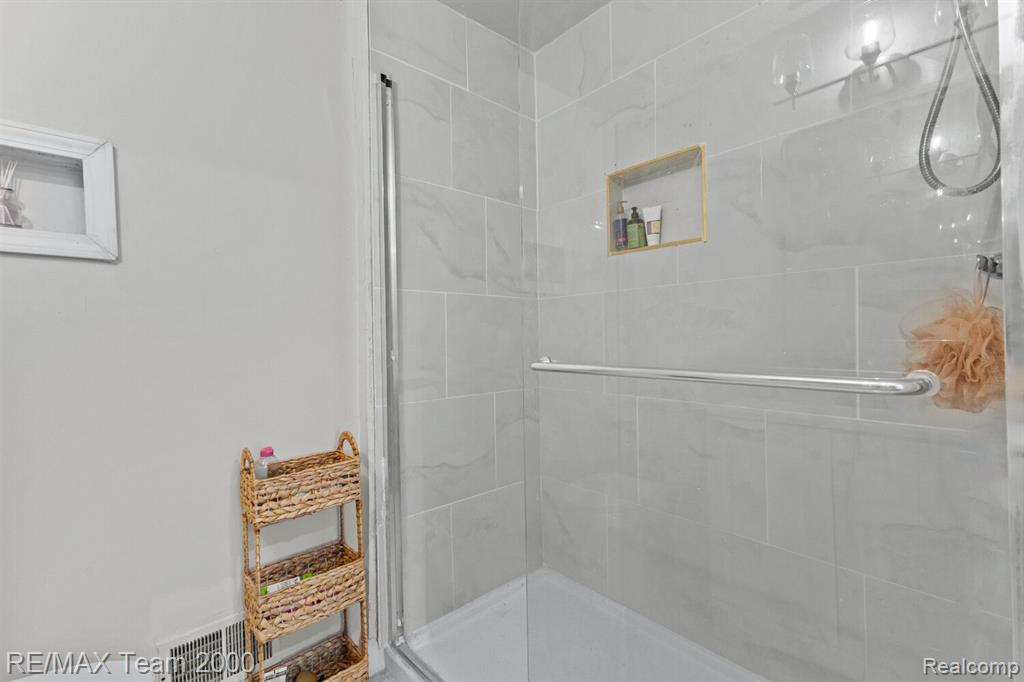 6200 Nightingale Street, Dearborn Heights, MI 48127 — Photo 18