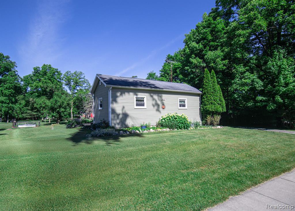 411 N BRIDGE Street, Linden, MI 48451 — Photo 20