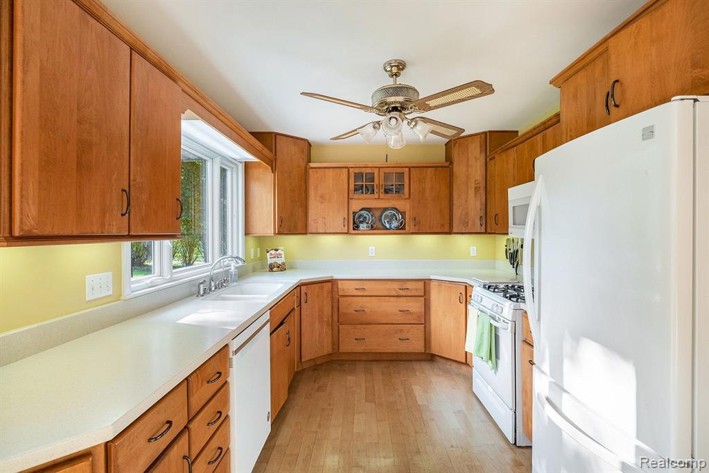823 ALPINE Trail, Fenton, MI 48430 — Photo 6