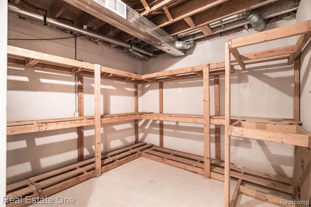 4458 HYCLIFFE Drive, Troy, MI 48098 — Photo 38