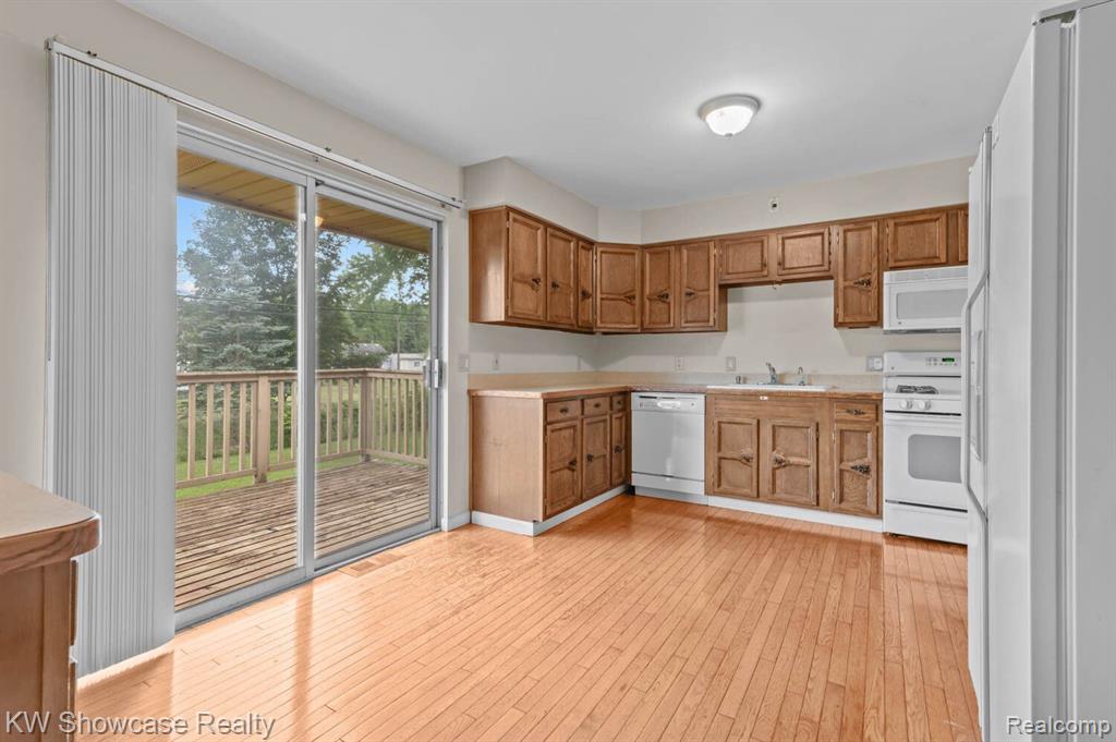 7675 VISGER Avenue, Waterford, MI 48329 — Photo 11