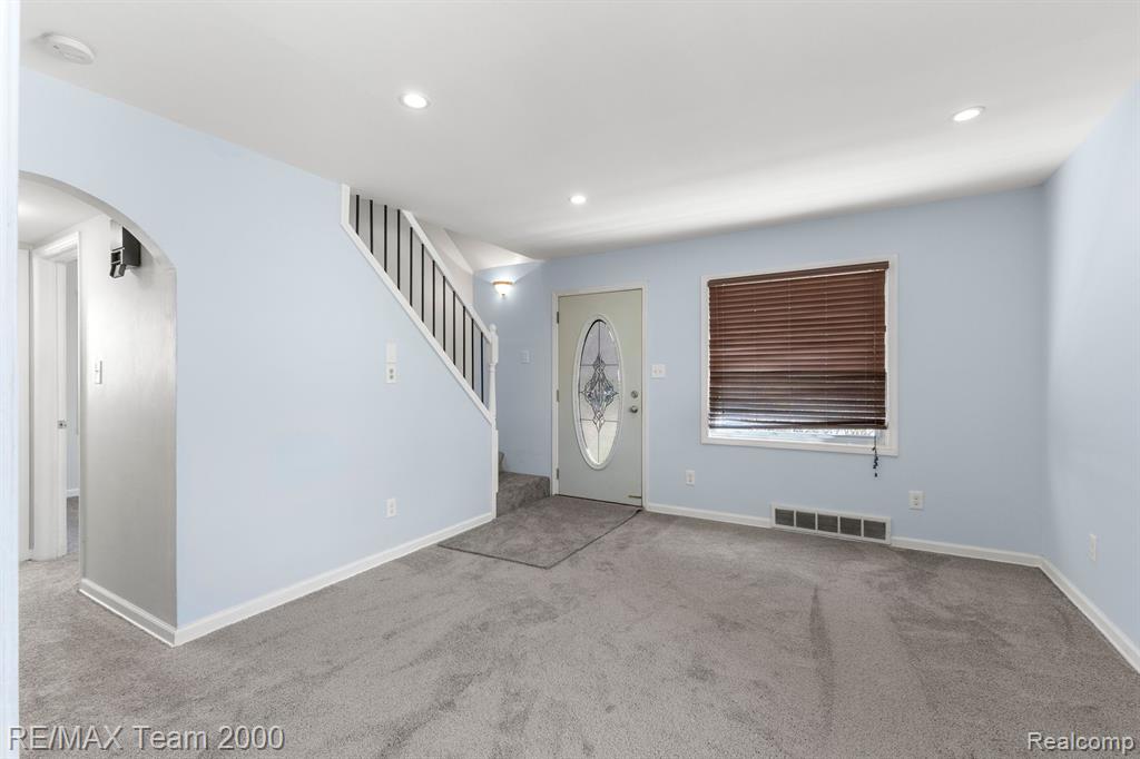 4540 FLEMING Street, Dearborn Heights, MI 48125 — Photo 4