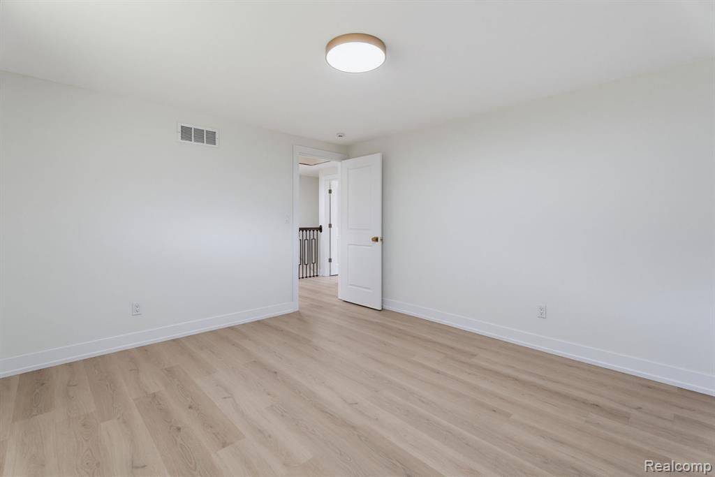 6780 Lee Crest Drive, West Bloomfield, MI — Photo 39