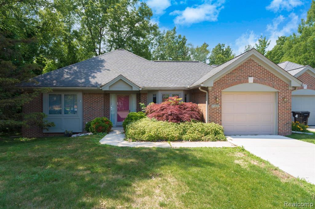 21433 Archwood Circle, Farmington Hills, MI 48336 — front exterior