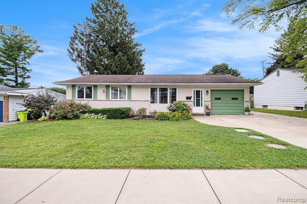 9119 CHESTERFIELD Drive, Swartz Creek, MI 48473 — Photo 3