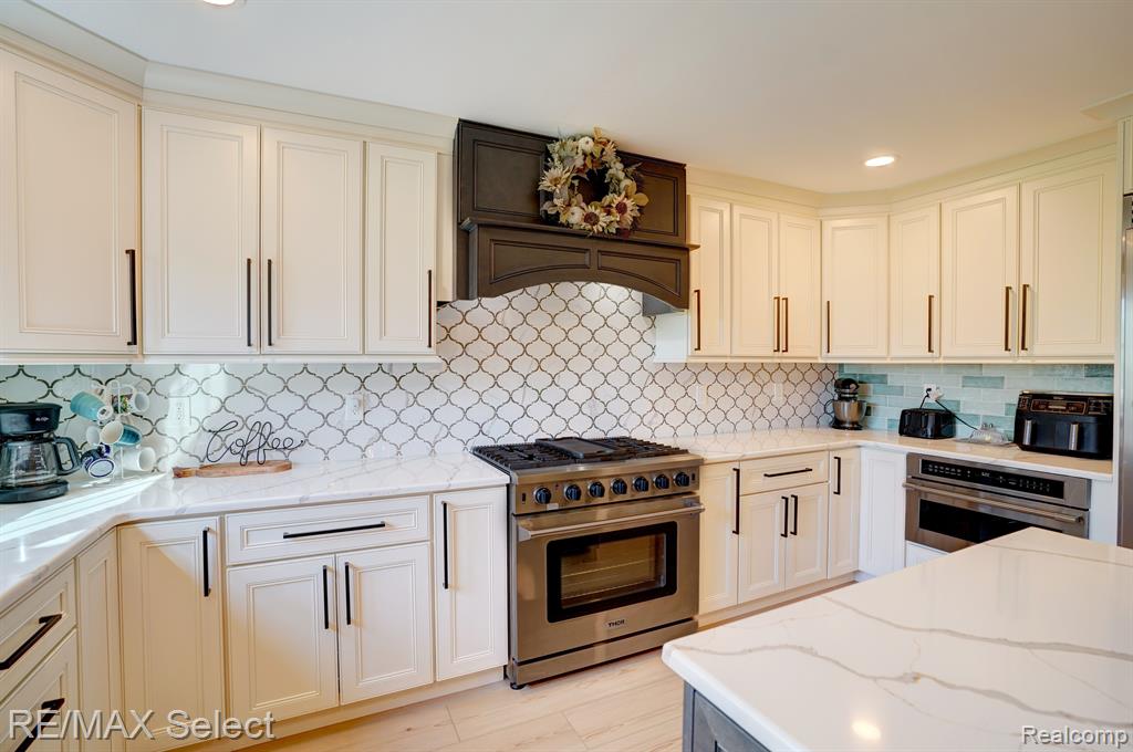 6181 Kings Scepter Court, Grand Blanc, MI 48439 — Photo 13