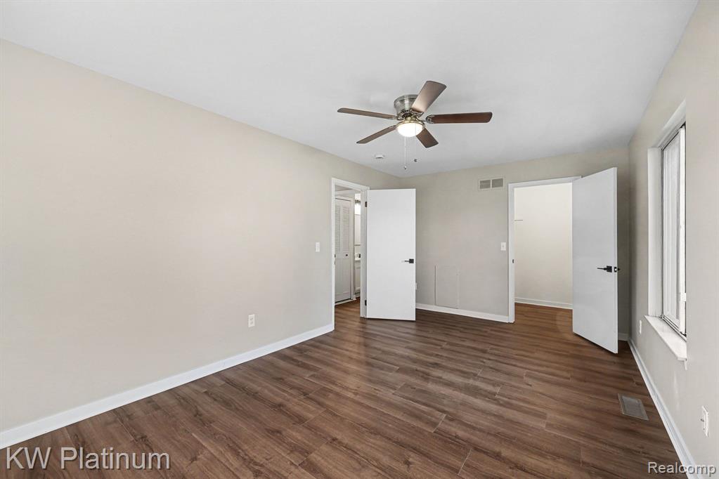 31825 Breezeway, New Baltimore, MI 48047 — Photo 12