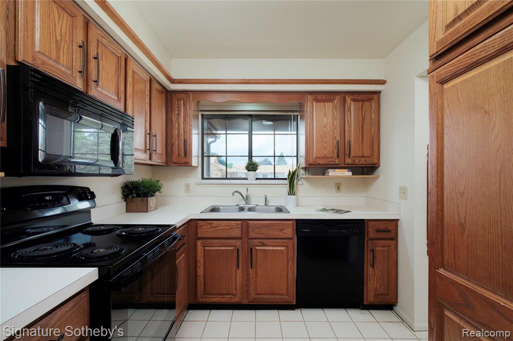 12336 Nantucket Drive, 3, South Lyon, MI 48178 — Photo 5