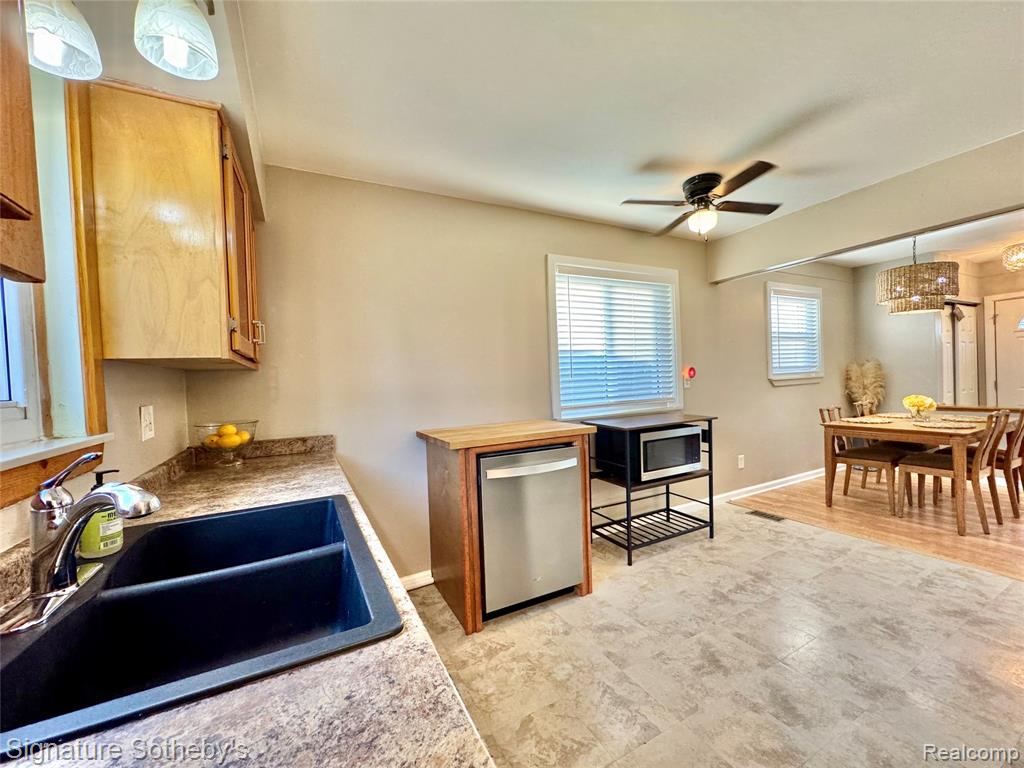 9715 Sylvester Street, Taylor, MI 48180 — Photo 21