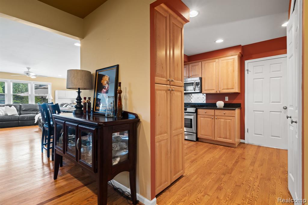 10065 Hart Avenue, Huntington Woods, MI — Photo 21