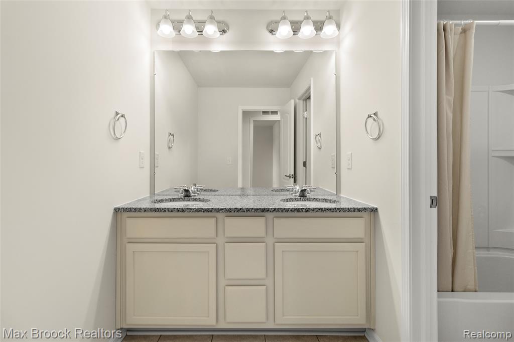 43474 CHANCELLOR Lane SE, Novi, MI — Photo 23