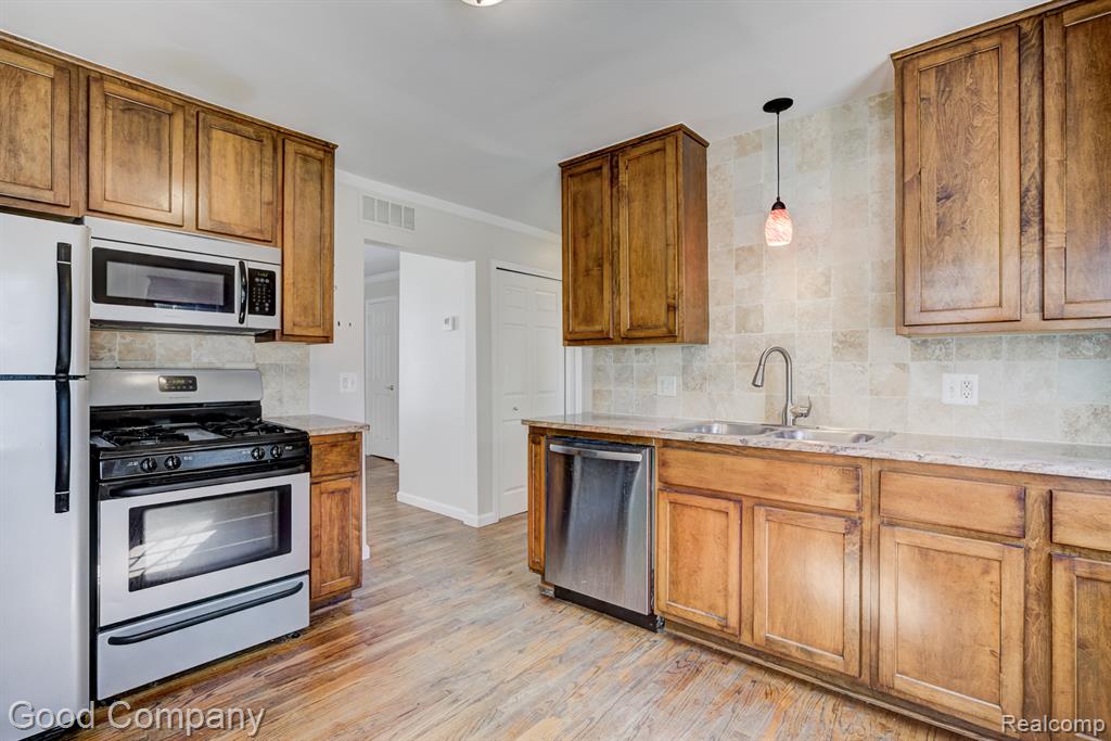600 E Kalama Avenue, Madison Heights, MI 48071 — Photo 8