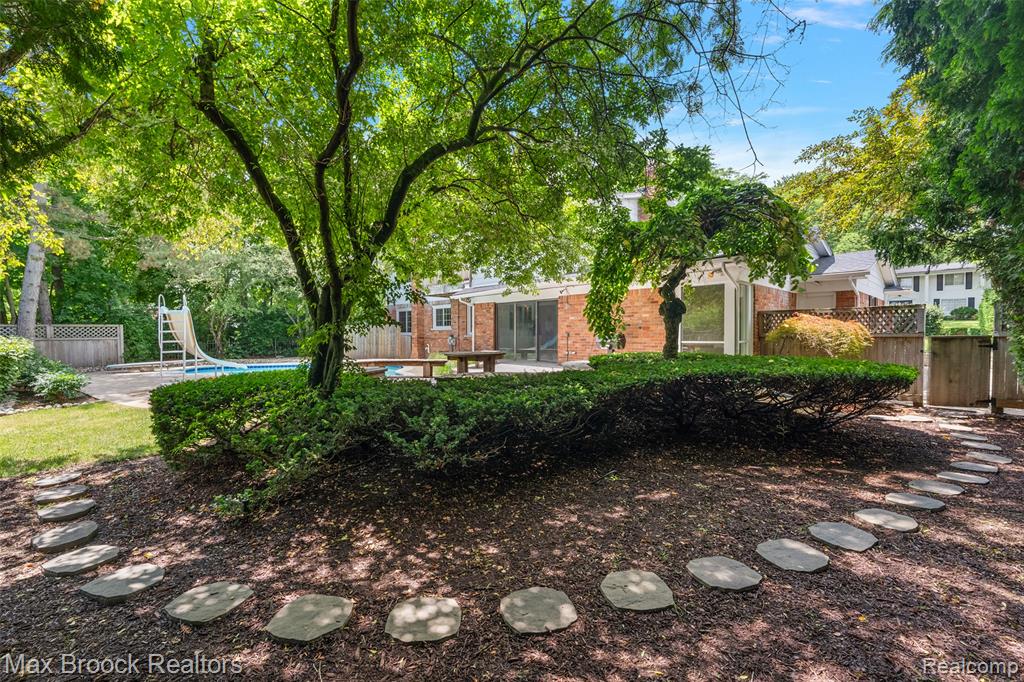 4525 Valleyview Drive, West Bloomfield, MI 48323 — Photo 35