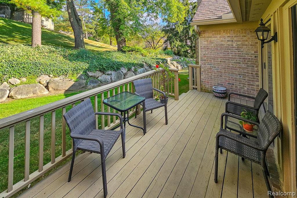 2462 HICKORY GLEN Drive, Bloomfield Hills, MI 48304 — Photo 27