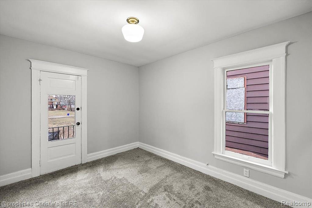 649 GLADSTONE Street, Detroit, MI 48202 — Photo 33