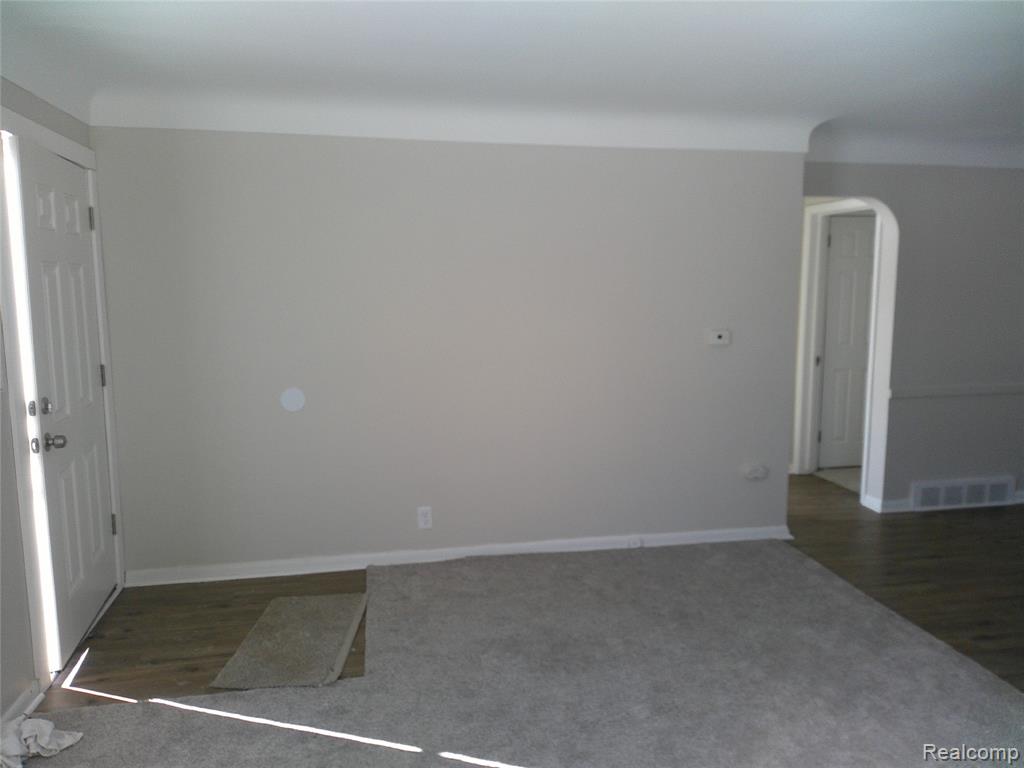 846 W Hemphill Road, Flint, MI 48507 — Photo 5
