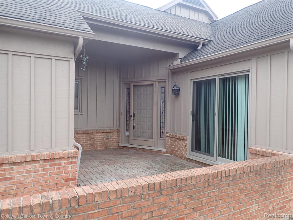 37711 AMBER Drive, Farmington Hills, MI 48331 — Photo 3