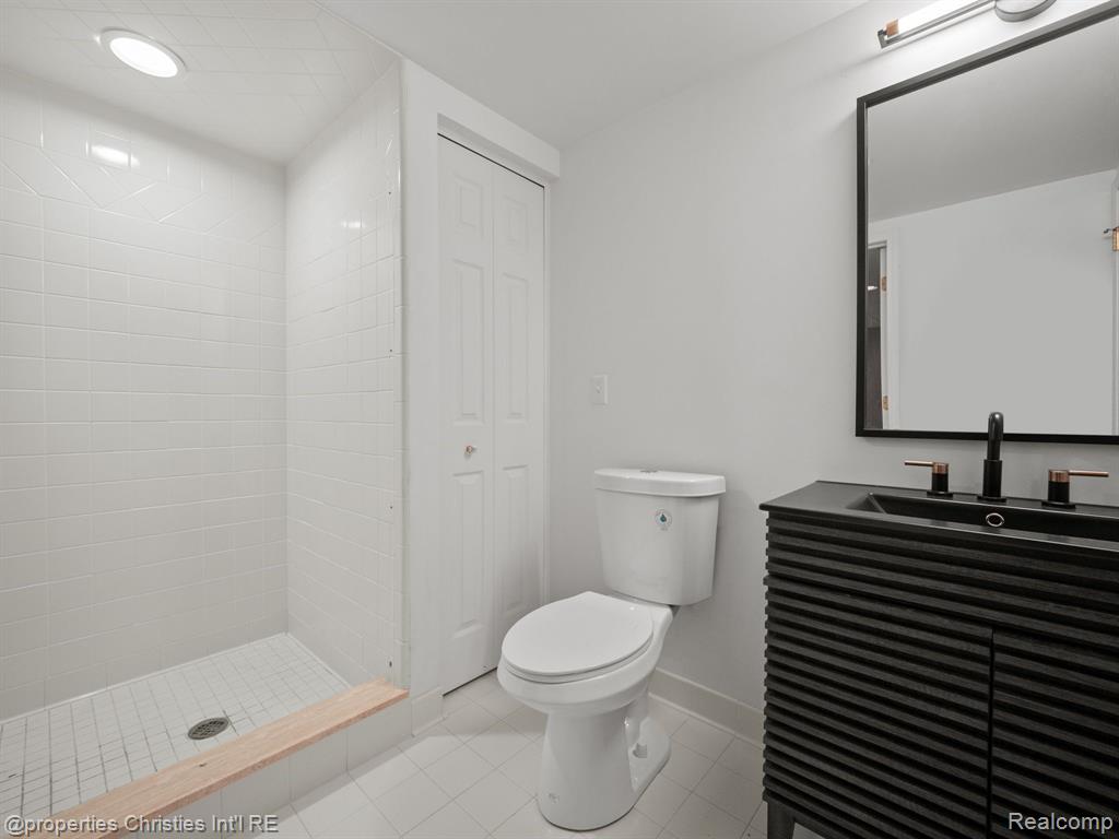 2459 HICKORY GLEN Drive, Bloomfield Hills, MI 48304 — Photo 26