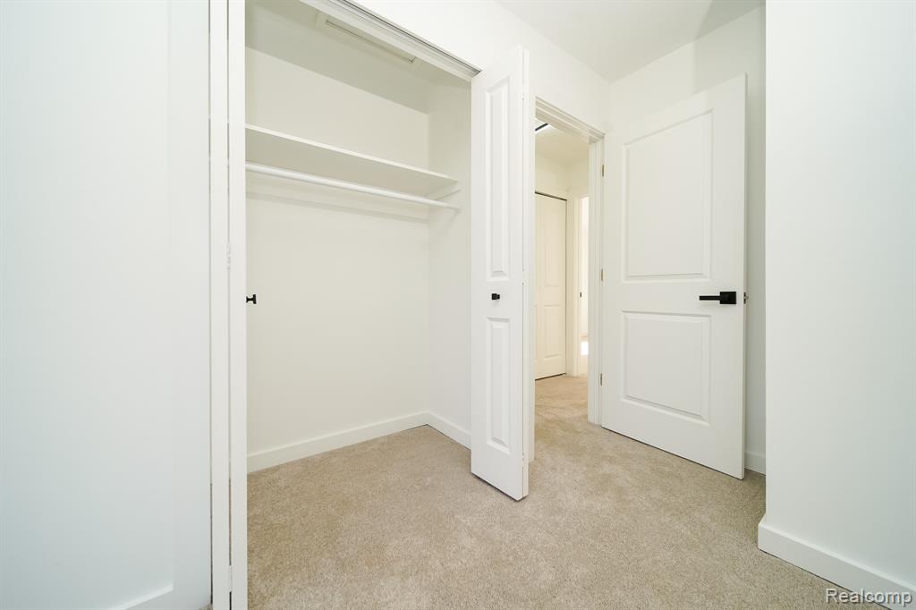 4060 Franklin Park Drive, Sterling Heights, MI 48310 — Photo 33