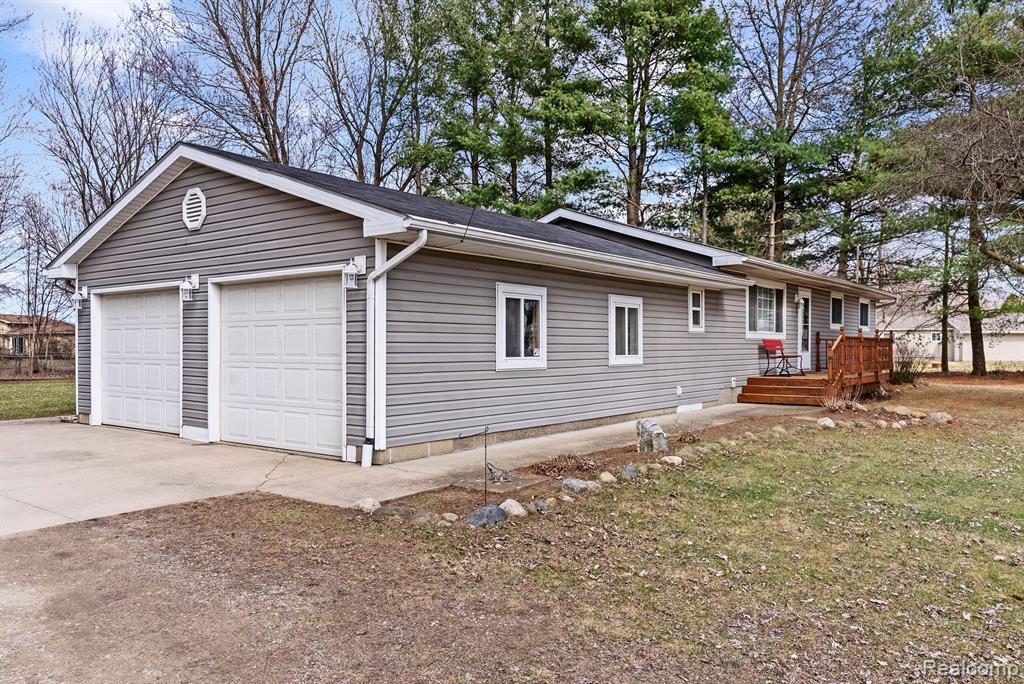 8629 CANADA Road, Birch Run, MI 48415 — Photo 2