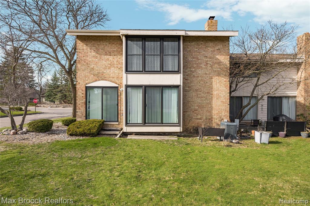 7451 Pebble Point, West Bloomfield, MI — Photo 45