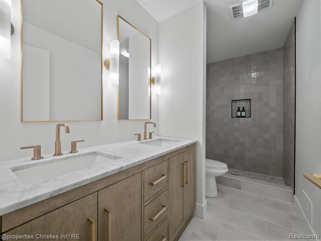 2459 HICKORY GLEN Drive, Bloomfield Hills, MI 48304 — Photo 23